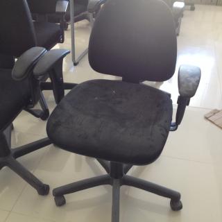 Cadeiras de Escritório Antes Lavagem de cadeiras Empresa de Lavagem de Cadeiras Limpeza Automotiva