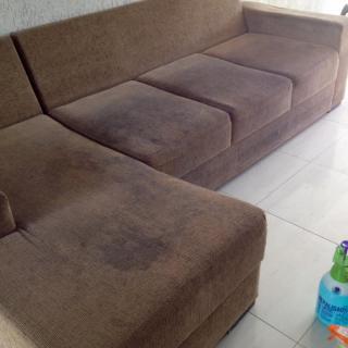 Estofado de Chenille Antes  Serviço de Limpeza de Móveis de Tecido Higienização de Estofados de Tecido